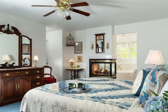 Luxury Room, 1 King Bed, Private Bathroom, Resort View