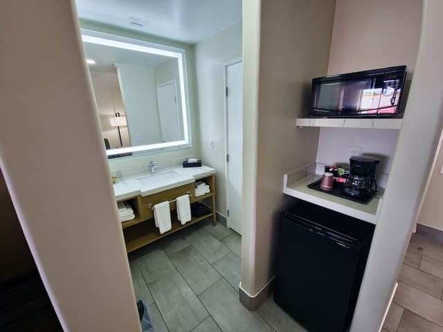 Standard Room, 1 King Bed