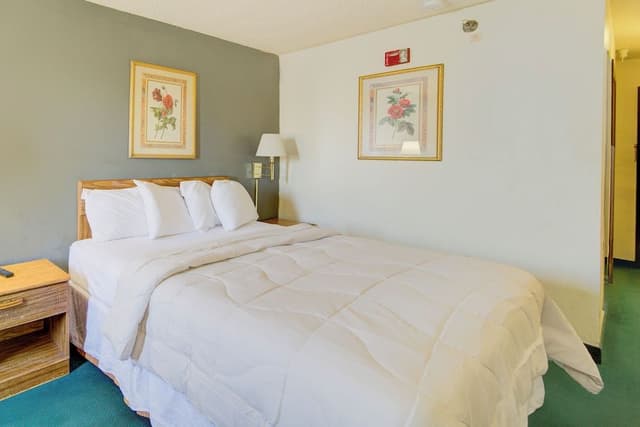 Full Bed Accessible Non-Smoking