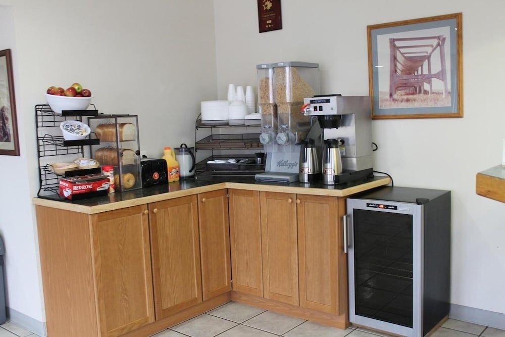 Knights Inn - Tel Star Motel4