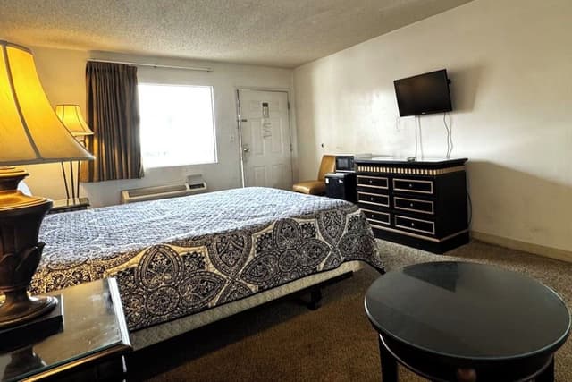 Room, 1 King Bed, Non Smoking