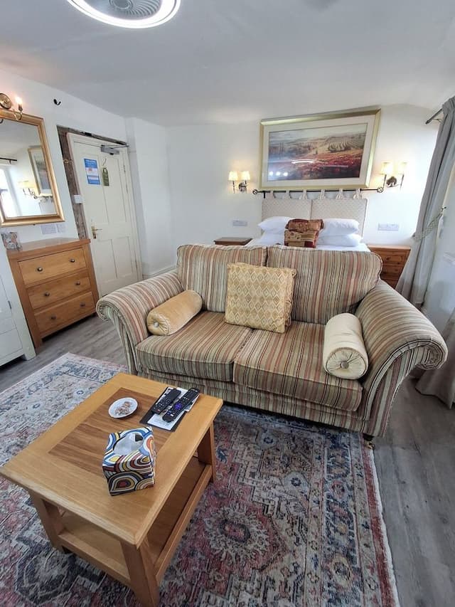 Apartment, 1 King Bed, Kitchenette
