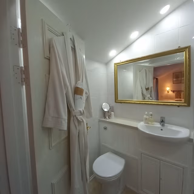 Superior House, 2 Bedrooms, Kitchen, Annex Building