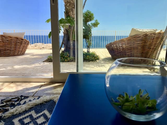 Suite, Sea View