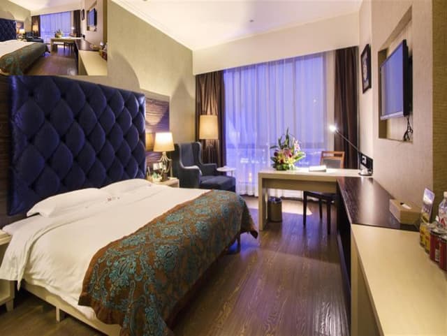 Deluxe King Bed