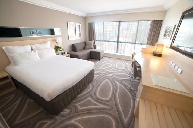 Queen Room with City View