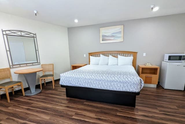 Suite with 1 King bed - Non Smoking