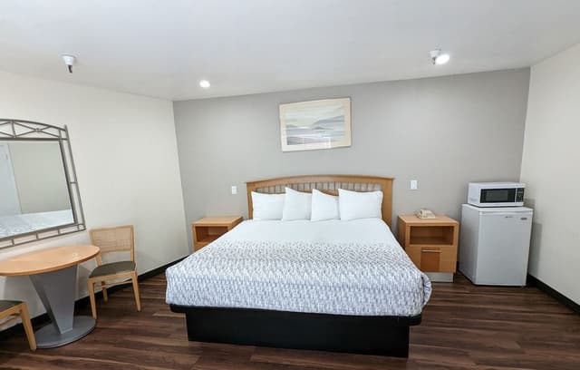 Suite with 1 King bed - Non Smoking