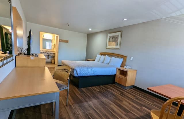 Suite with 1 King bed - Non Smoking
