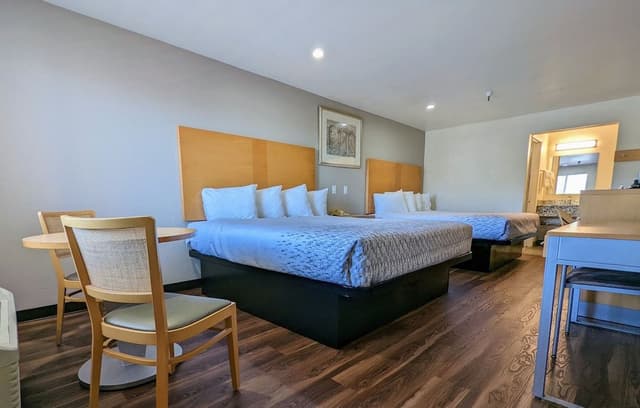 Double room with 2 King beds - Non Smoking