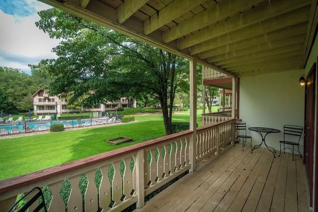 Suite, Courtyard View