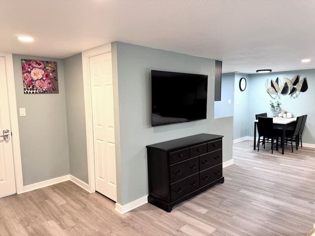 2 Queen Beds, Family Basement Apartment