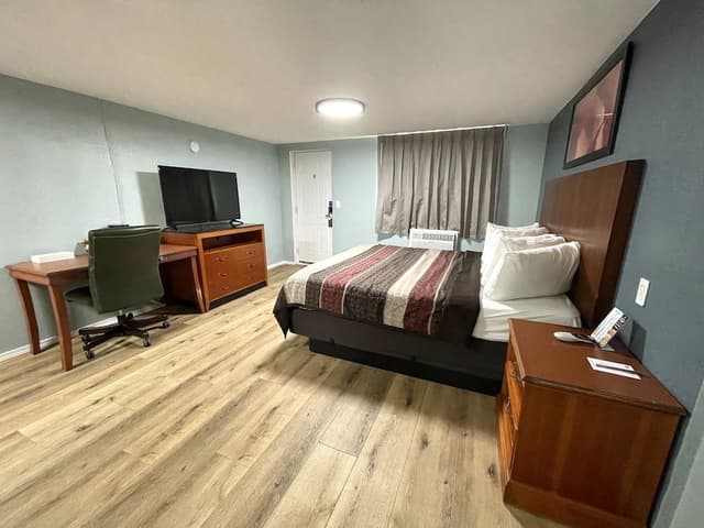 Standard Room, 1 King Bed