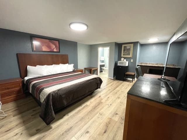 Standard Room, 1 King Bed