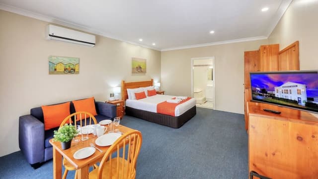Suite, Jetted Tub