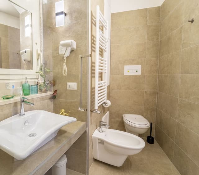 Comfort Room, 1 Bedroom, City View