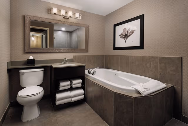 Executive Studio, Jetted Tub