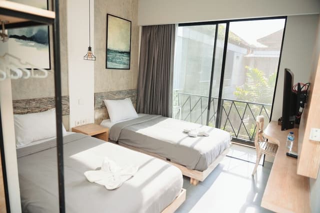 Superior Room, Pool View
