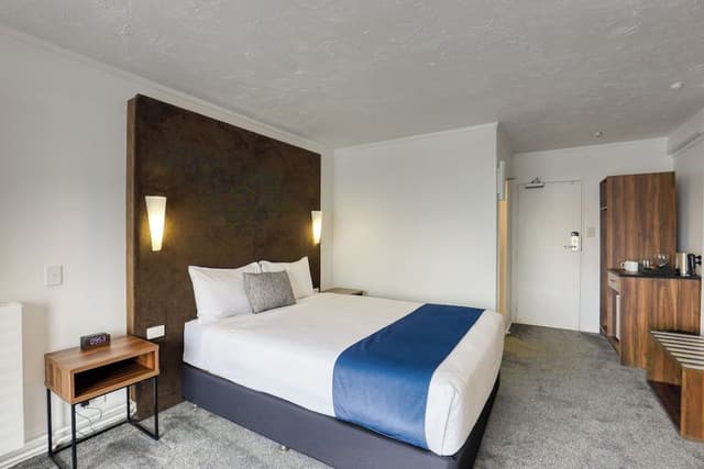 Standard Queen Room