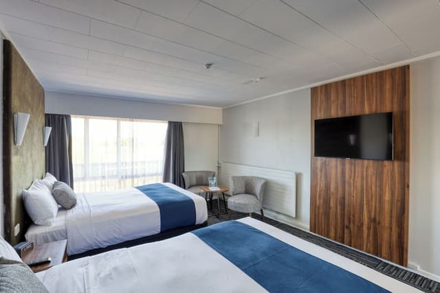 Superior Two Queen Room