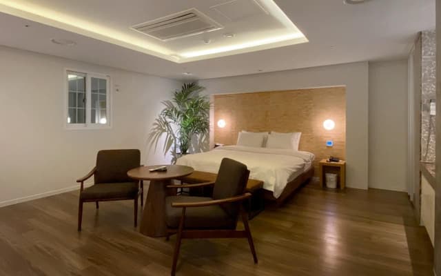 Premium - Check-In After 5PM, Available for Consecutive Nights