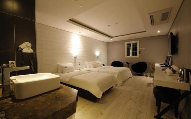 Standard Twin - Check-In After 5PM, Available for Consecutive Nights