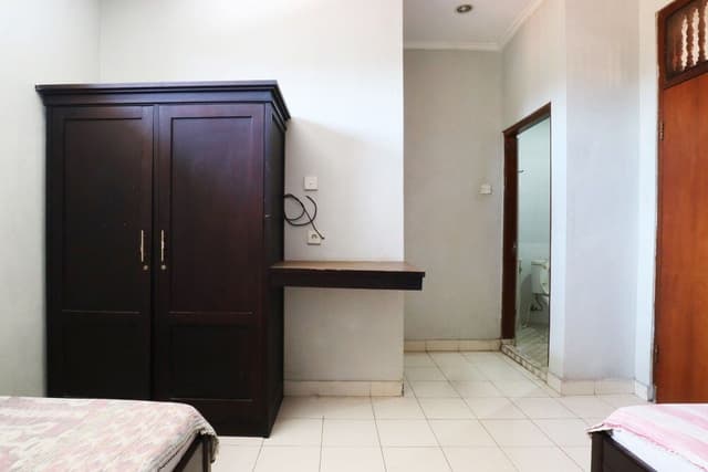 Economy Room