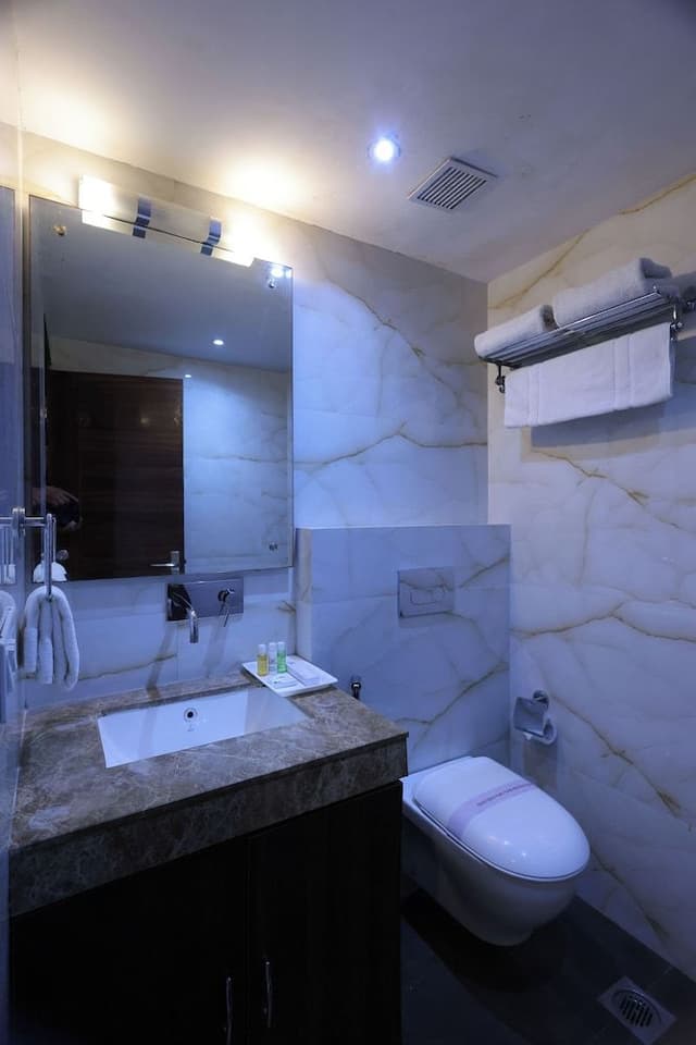 Deluxe Room with Airport Drop