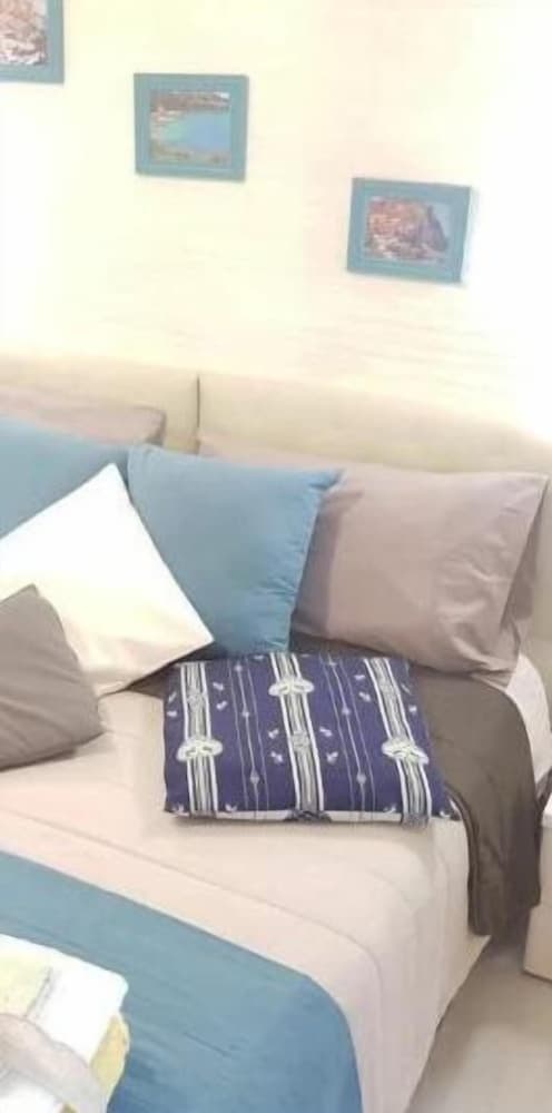 Basic Double Room, 1 Queen Bed