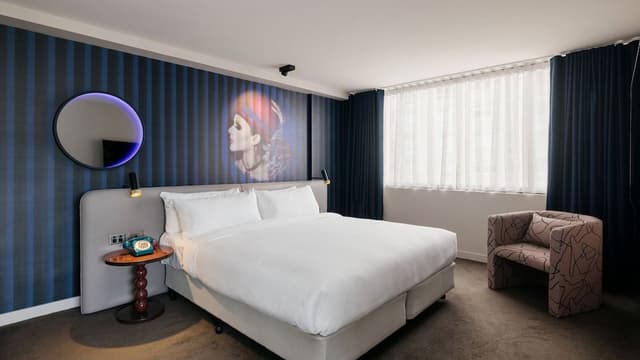 Suite, 1 Bedroom (City Skyline View)