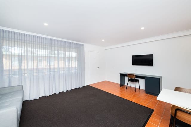 Queen Suite with Kitchen, No Pets