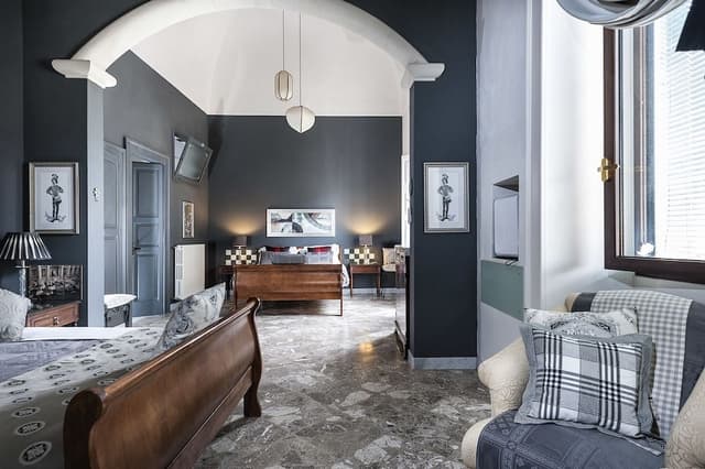 Suite, Balcony