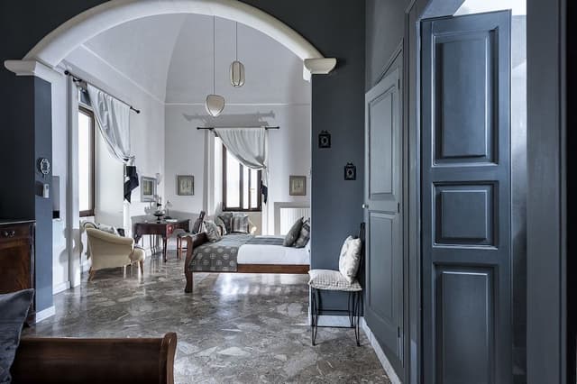 Suite, Balcony
