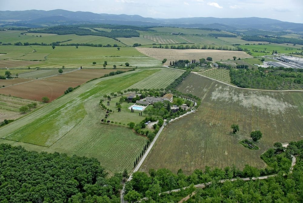 Fattoria Agriturismo Nerbona0