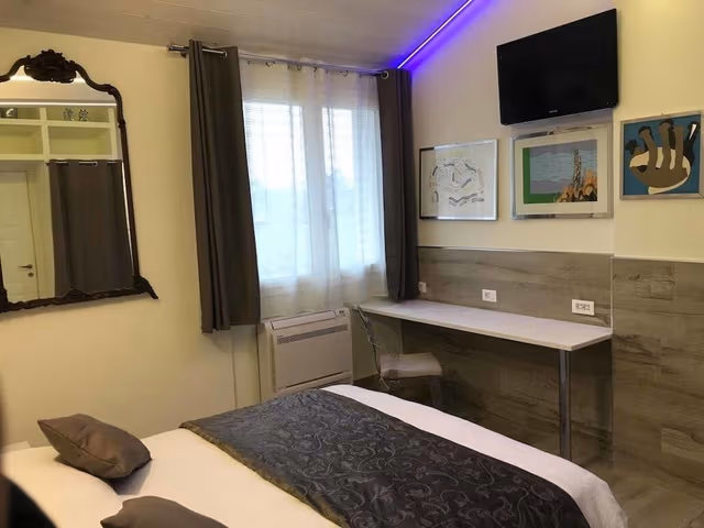 Double Room, Annex Building (Specchi)