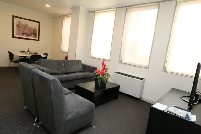 Too Suite