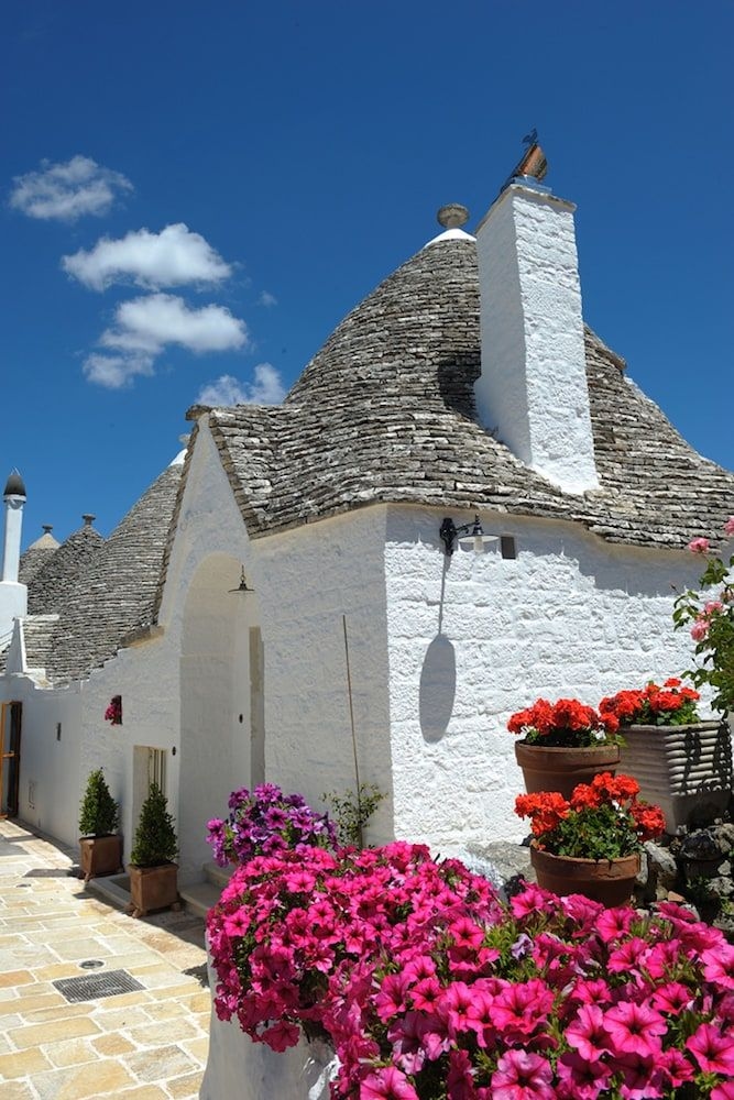 Romantic Trulli0