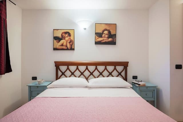 Classic Apartment, 2 Bedrooms, Fireplace