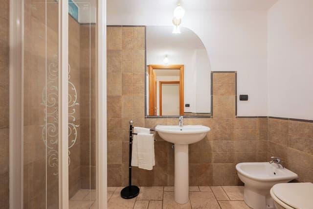 Classic Apartment, 2 Bedrooms, Fireplace