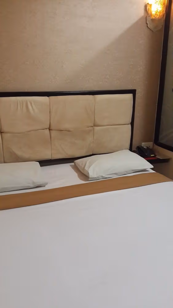 Standard Room, 1 Queen Bed
