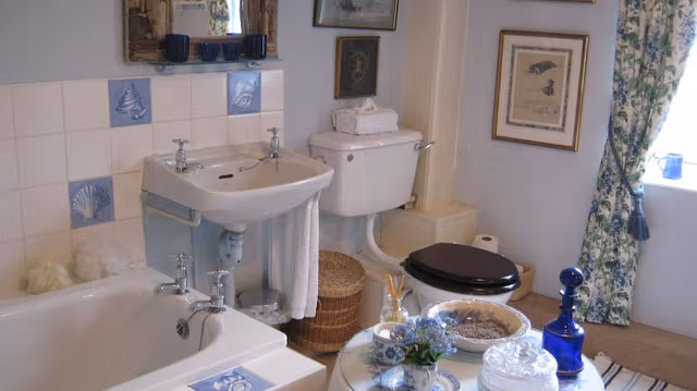 Double Room, Private Bathroom (The Yellow Room)