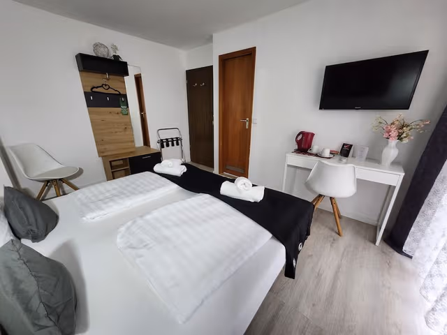 Economy Double or Twin Room, Private Bathroom