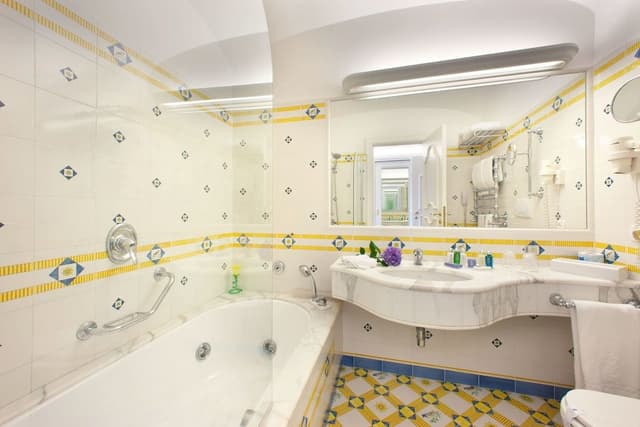Junior Suite, Balcony, Garden View