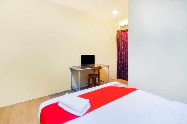 Standard Queen Room