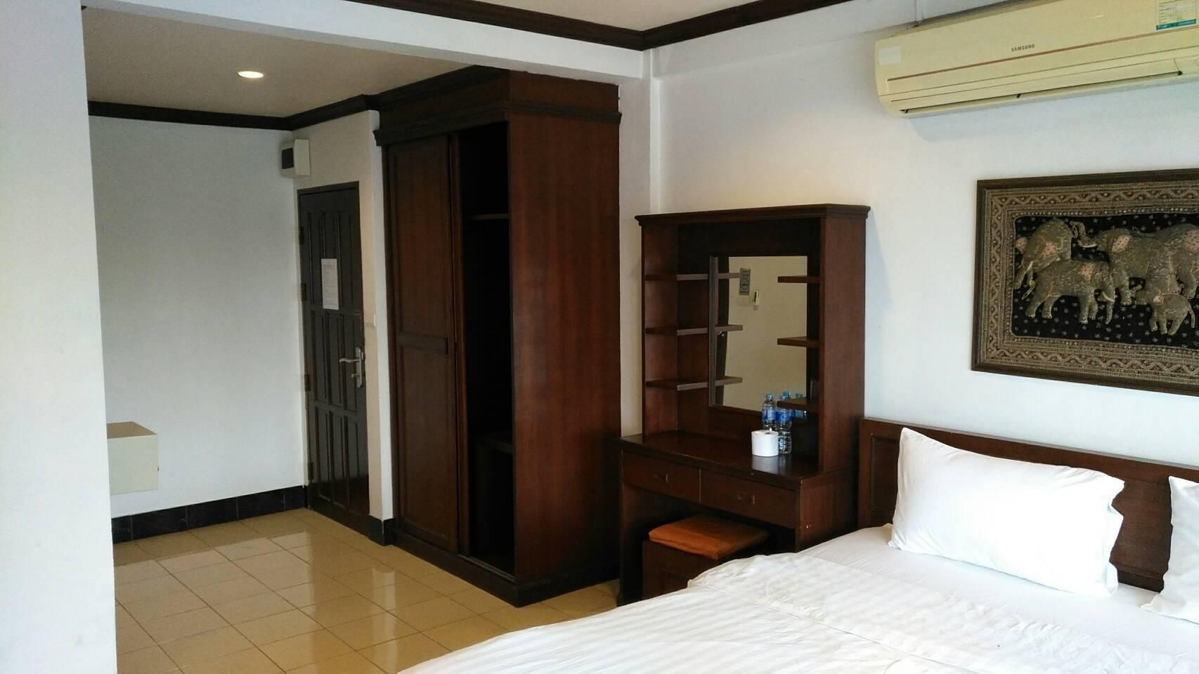 กรีน โฮเทล (Green Hotel)1