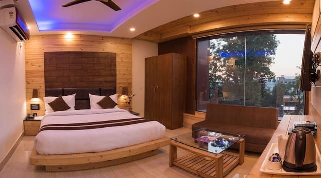 Luxury Room, 1 King Bed, Mountain View
