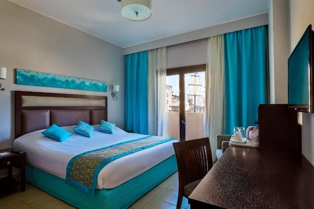 Junior Family Suite (2 Adults)