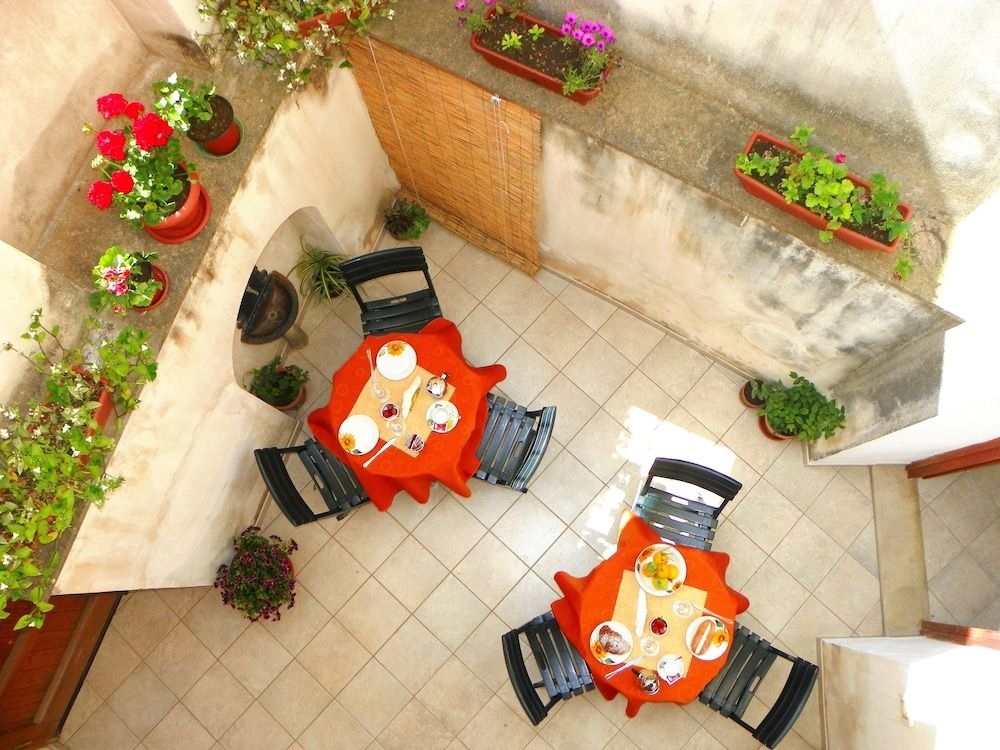 Cloris Guest House0