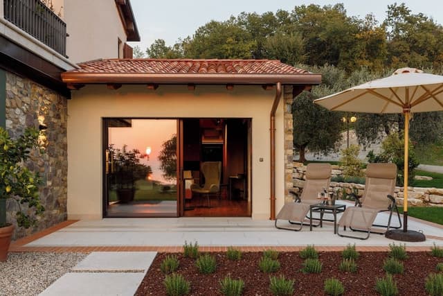 Luxury Studio Suite, Patio, Lake View (Accessible)