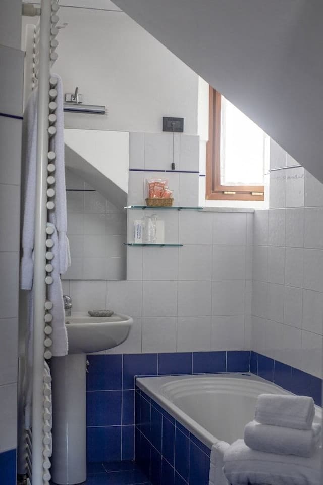 Comfort Triple Room, 1 Bedroom, Bathtub
